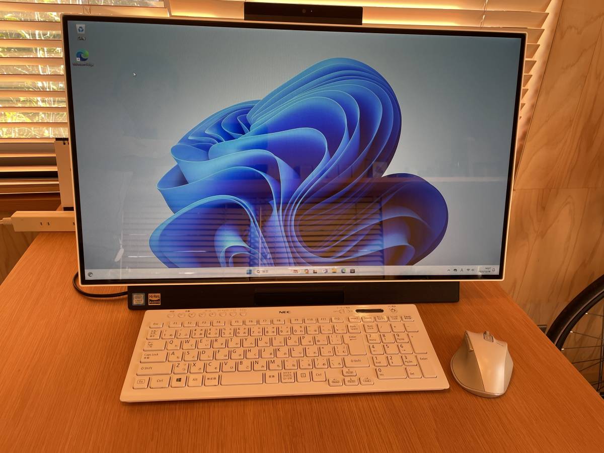 【2019年1月モデル　27インチ一体型中古PC】NEC LAVIE Direct PC-GD164CEAF WIN11Home,Intel Core i5-8265U,メモリ16GB,SSD240GB,BD-RE_画像1