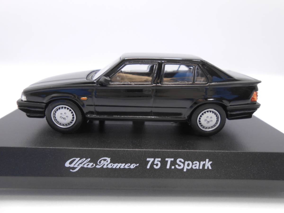 1/64 Kyosho Alpha Romeo Alfa Romeo 75 T.Spark черный коллекция миникар 