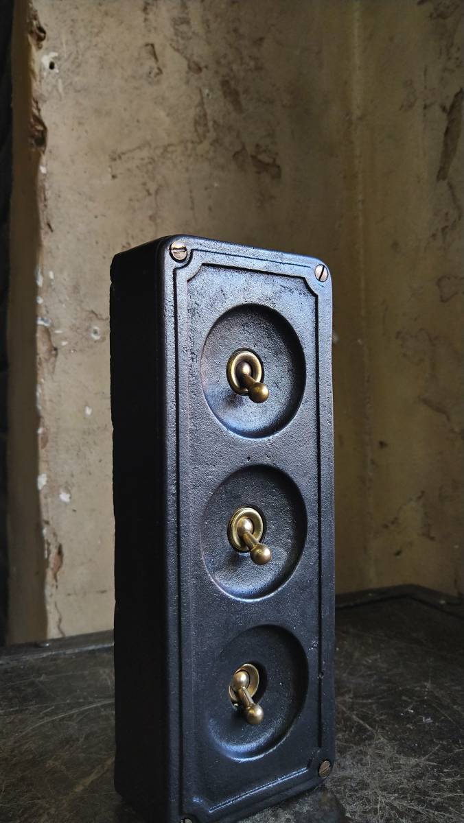 英国製 3連 トグルスイッチ ビンテージ インダストリアル 年頃1950 Vintage Industrial Switch 3gang Made in England