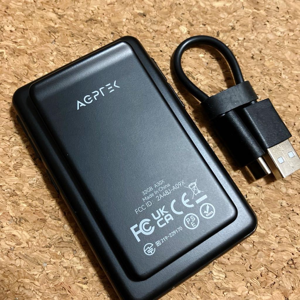 AGPTEK MP3プレーヤー Bluetooth5.3 2.4タッチパネル 32GBカード付 スピーカー搭載 Hi-Fi FMラジオ 128GBまで拡張可 軽量 アームバンド付_画像3