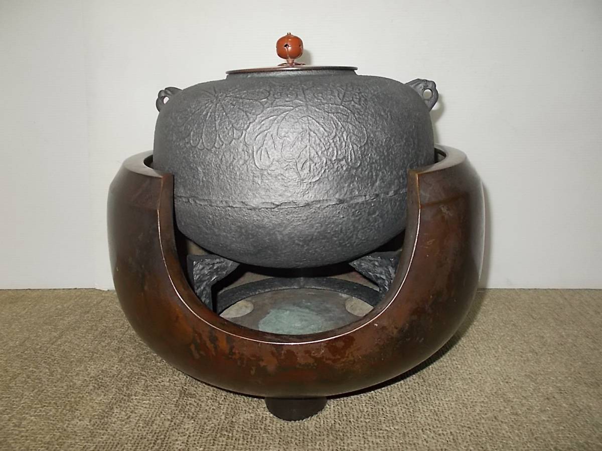 華麗 [即決有]茶道具 唐銅風炉 未使用五徳 茶釜 風炉釜セット 釜