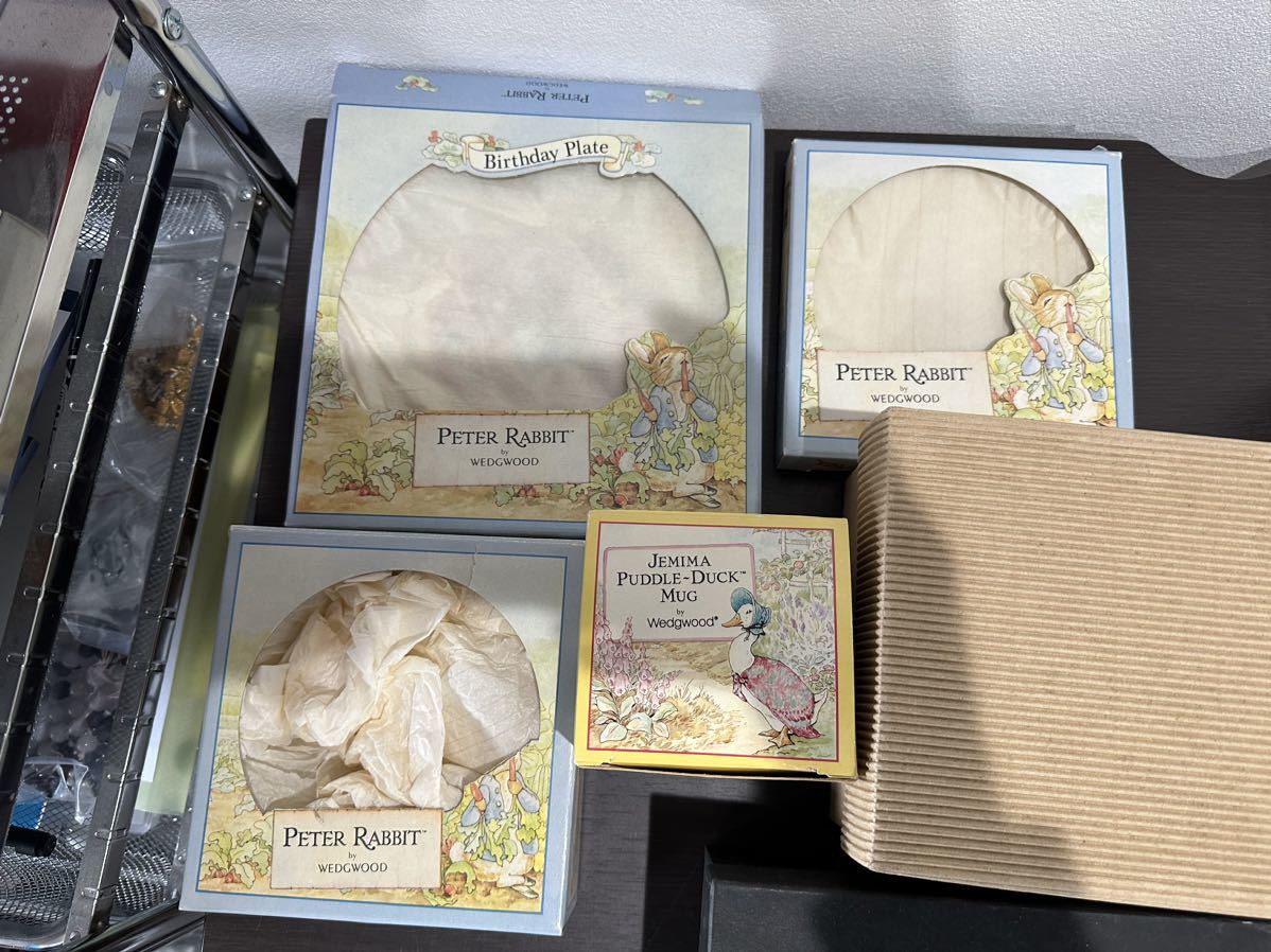 食器 まとめ ピーターラビット ウェッジウッド ミッキー ディズニー 阪神タイガース ナルミ PETER RABBIT WEDGWOOD MICKEY NARUMI 贈答品_画像2