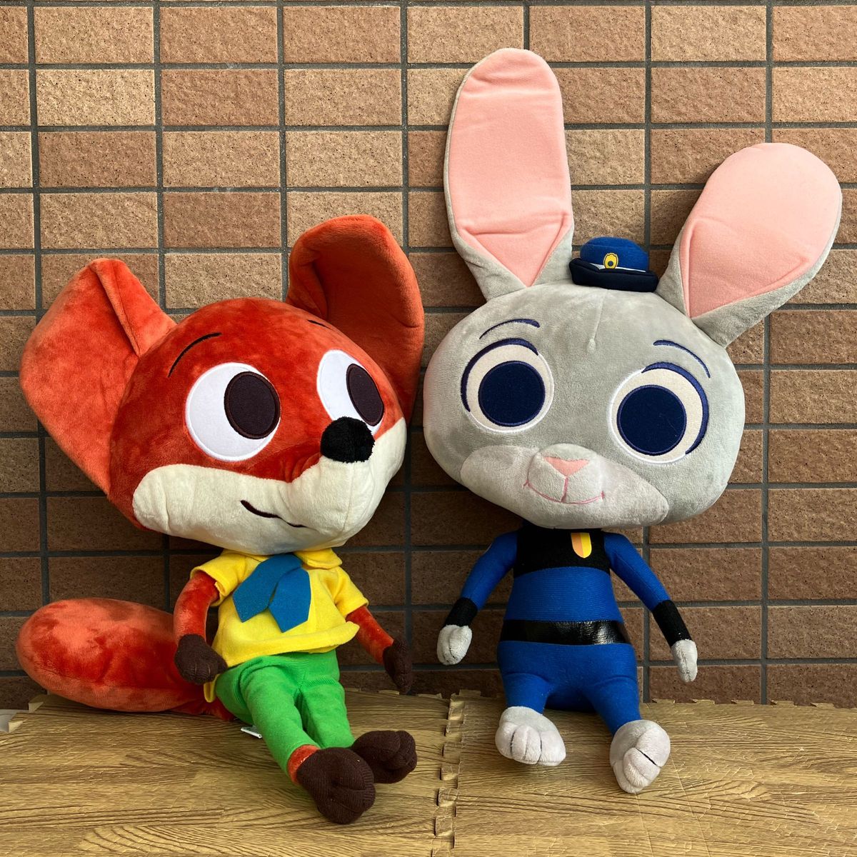 ディズニー　ズートピア　ニックワイルド　ぬいぐるみ  Disney zootopia  NICK WILDE 特大ぬいぐるみ　美品