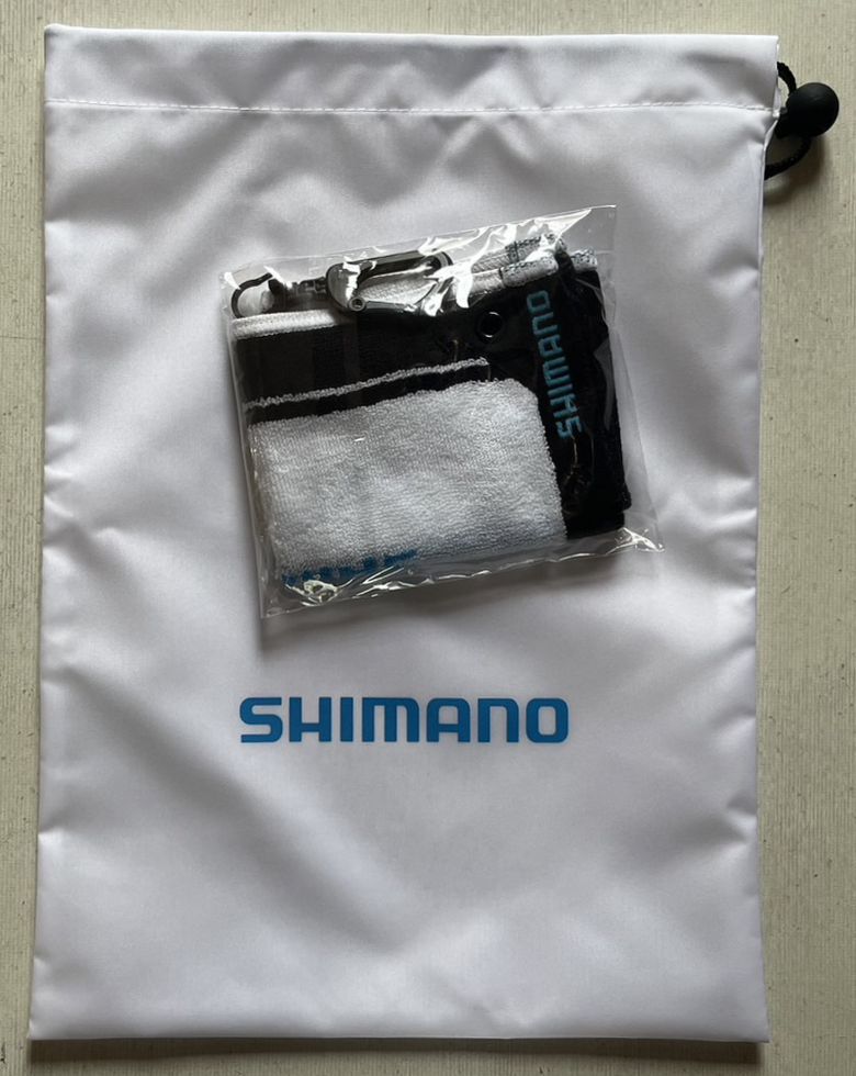 シマノ 腰掛けタオルとスタッフバッグ SHIMANOノベルティーグッズ 新品 送料無料_画像1