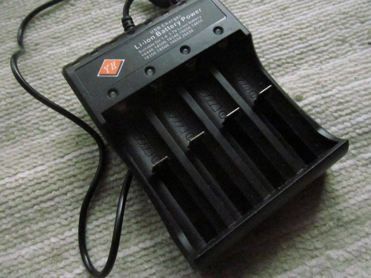 USB電源リチウムイオン電池充電器 18650 4本独立同時充電 新品未開封_画像7