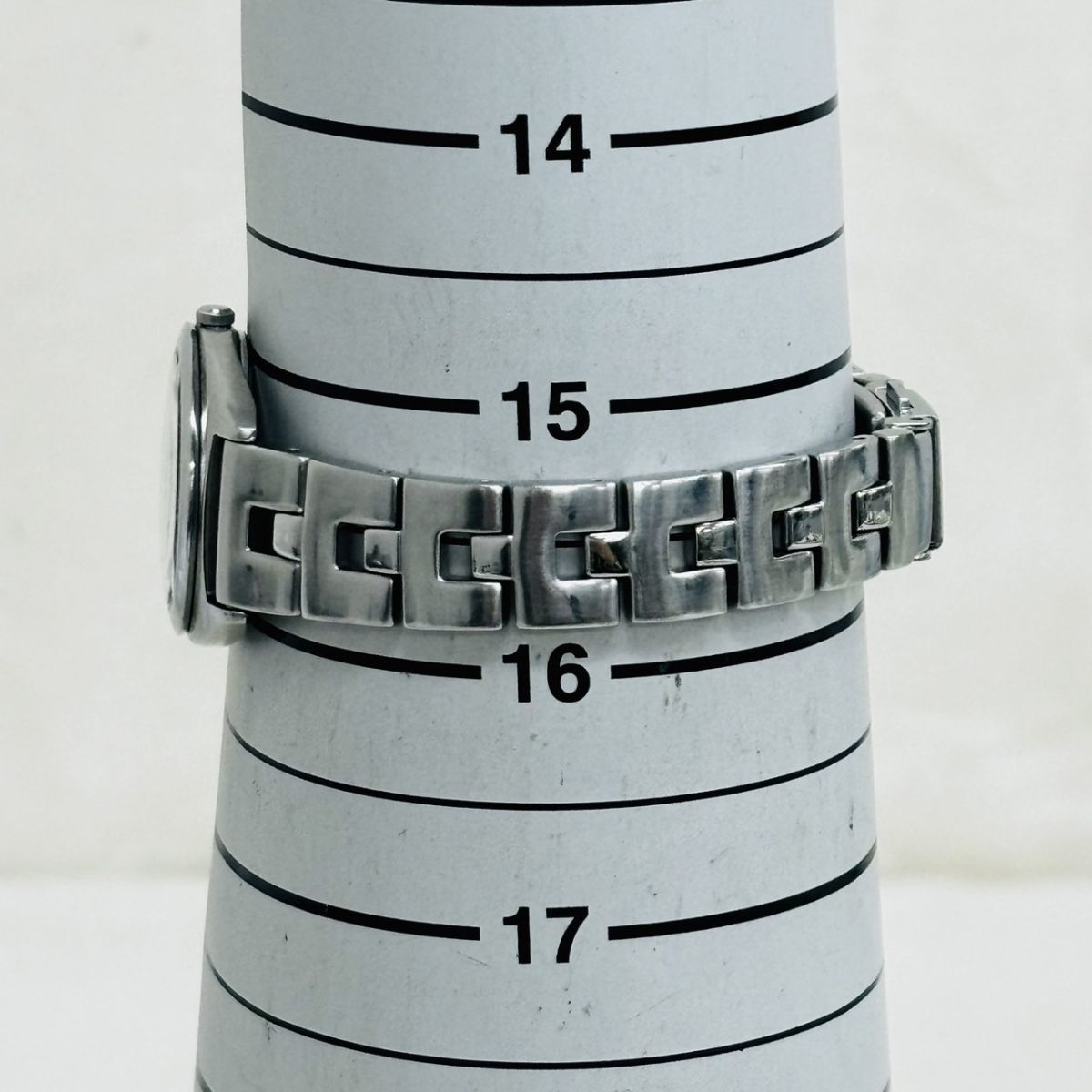 G301-H7-3609◎agnes b. アニエスベー 1N01-0AM0 370599 クォーツ レディース リューズ動作確認済み 腕時計 腕回り約15.5cm 直径約2cm_画像6