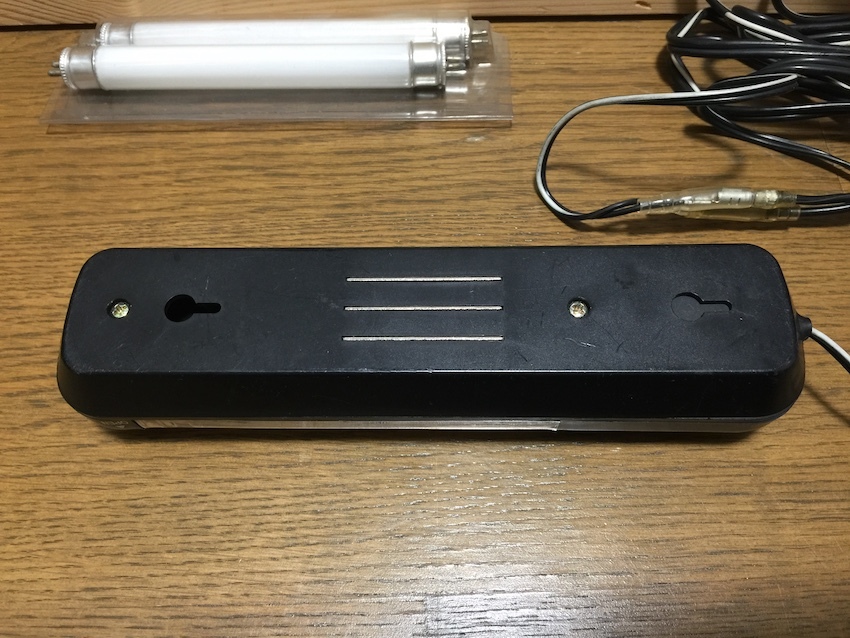 中古品　12V車用の携帯型蛍光灯　5W x 2_画像3