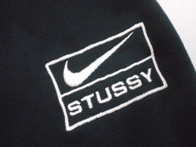 71 送80サ 1226%D15 NIKE × STUSSY ナイキ ステューシー スウェットパンツ DO5296-010 Black サイズXL 未使用_画像3