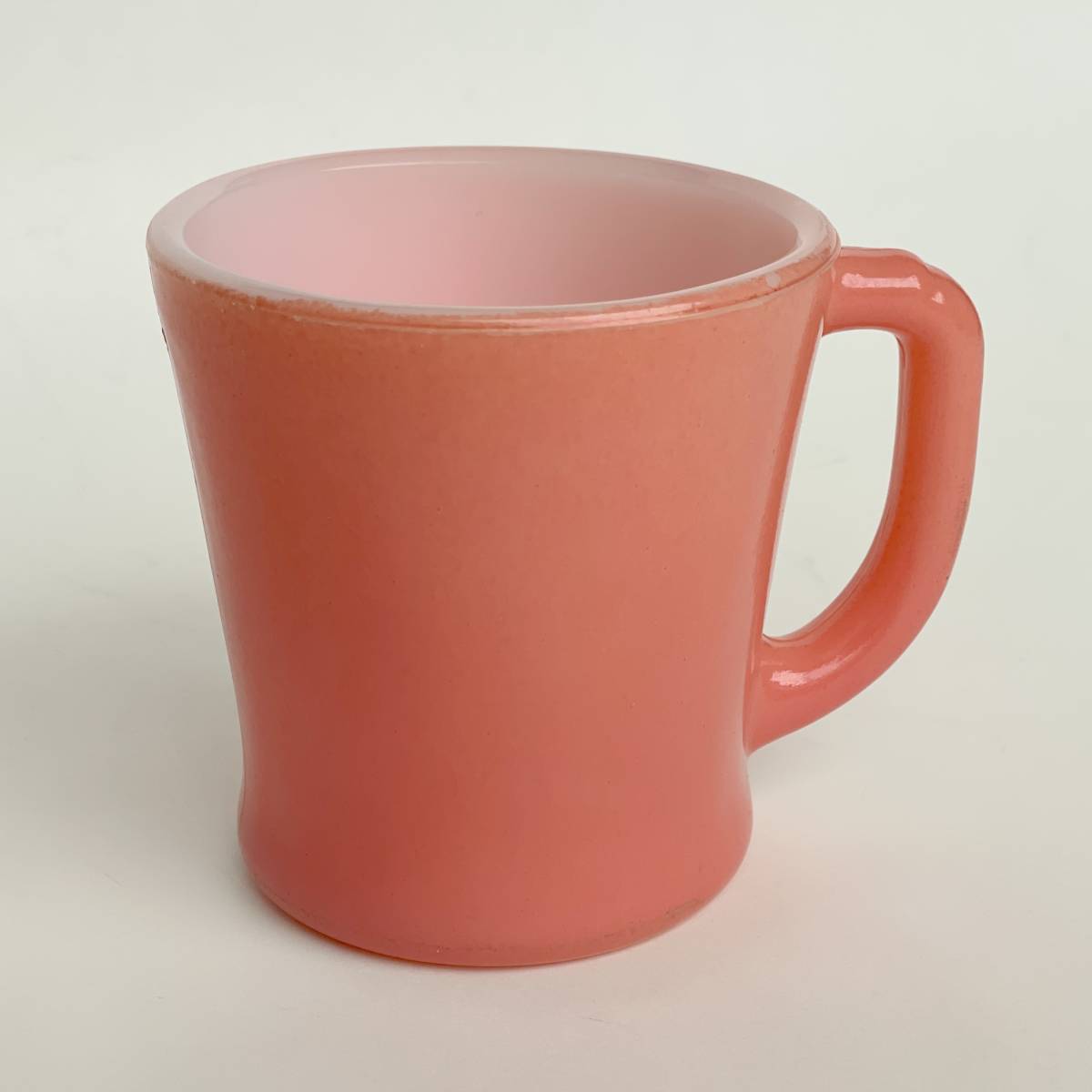 FIRE KING ファイヤーキング 濃いピンク 桜色 マグカップ Dハンドル ヴィンテージ 耐熱 ミルクグラス アメリカ製_画像1