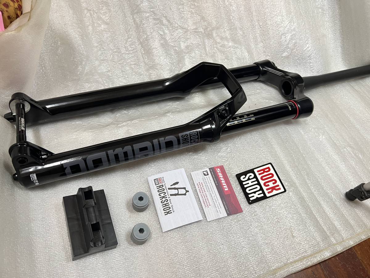 新品 未使用 ROCKSHOX Domain RC 180mm 29er 15X110 boost_画像1