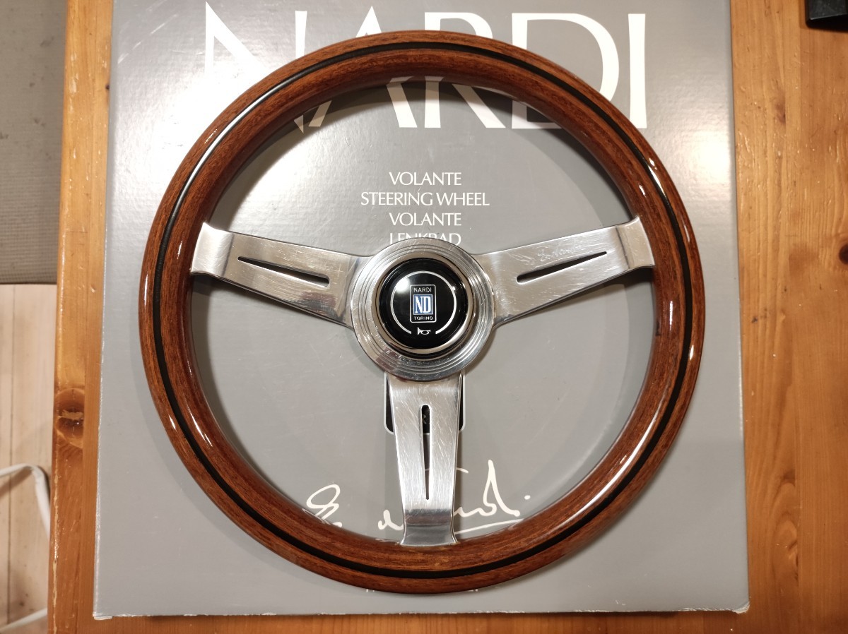 美品 小径 ナルディ NARDI クラシック ウッド ステアリング 33パイ リング ホーンボタン ポリッシュ　ヴィンテージ_画像1