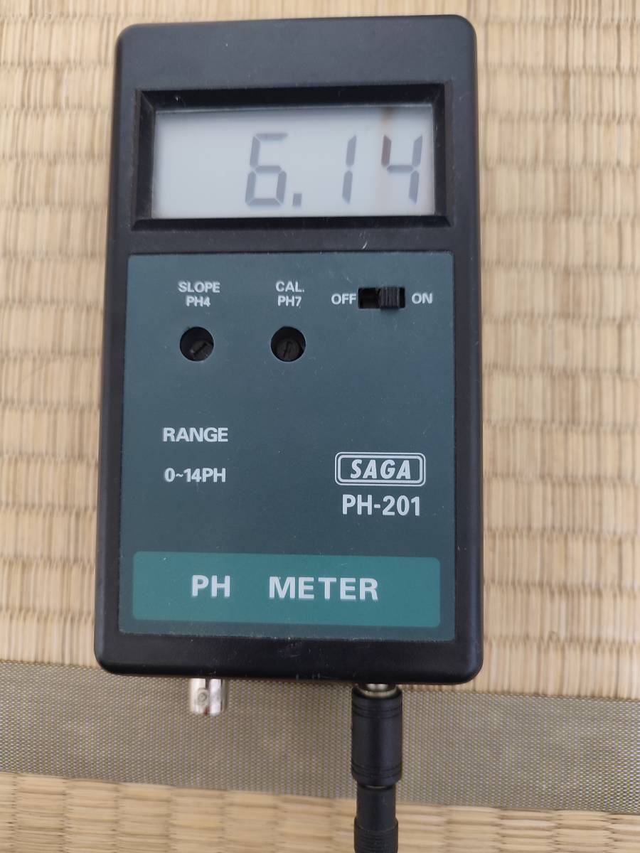 常時pHメーター PH-201 本体＋おまけでACアダプタとコネクタ1個付き(未使用品予備さらにおまけ）　通電確認のみ　電極なし　ジャンク扱い_画像1