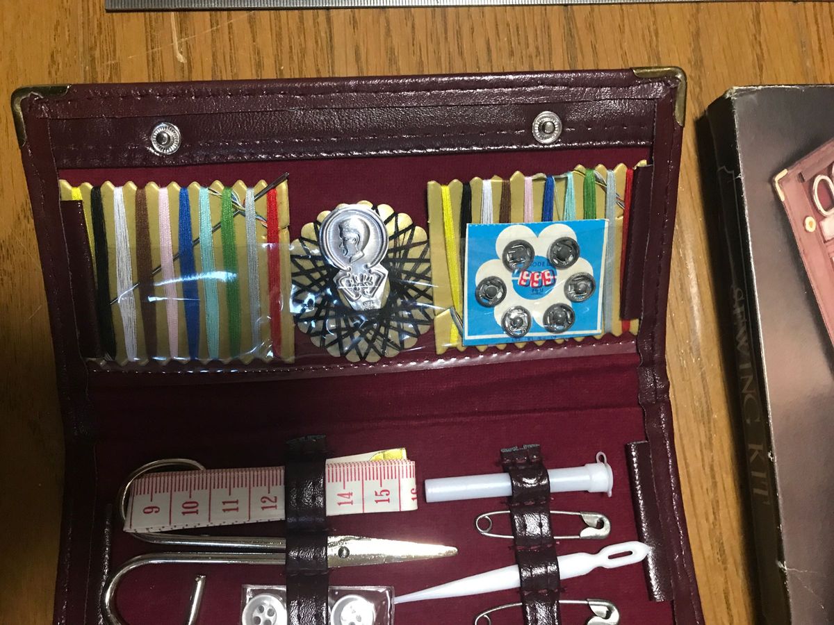 昭和レトロ　sewing kit ソーイングキット　アンティーク　インテリア雑貨　古物