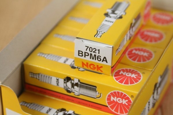 在庫!!未使用【NGK】（BPM6A）（STOCK NO.7021）スパークプラグ１箱１０個入　管Z6067_画像2