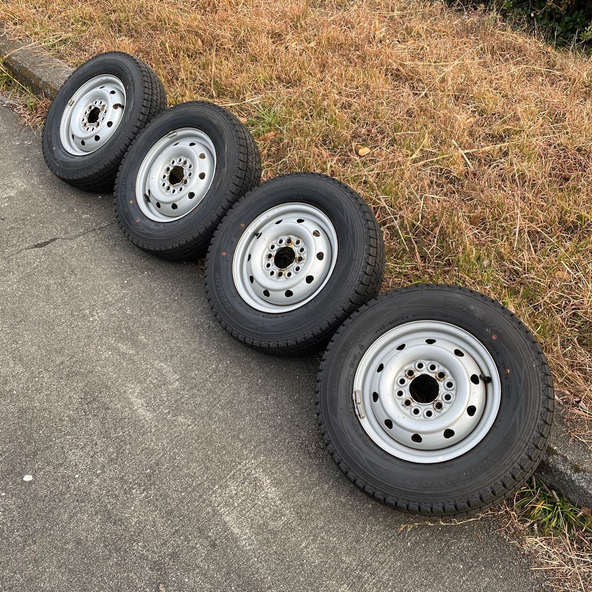 バリ溝！軽バン用スタッドレスタイヤ◇145/80R12ダンロップ◇ウインターマックス_画像1