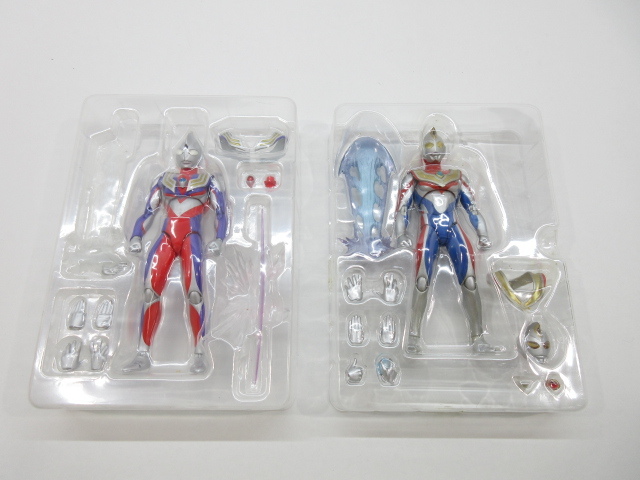 s21695-ty [送料950円] ジャンク○ULTRA ACT ウルトラマン ティガ(マルチタイプ) ダイナ(フラッシュタイプ) ガイア(V2) [062-231217]_画像4