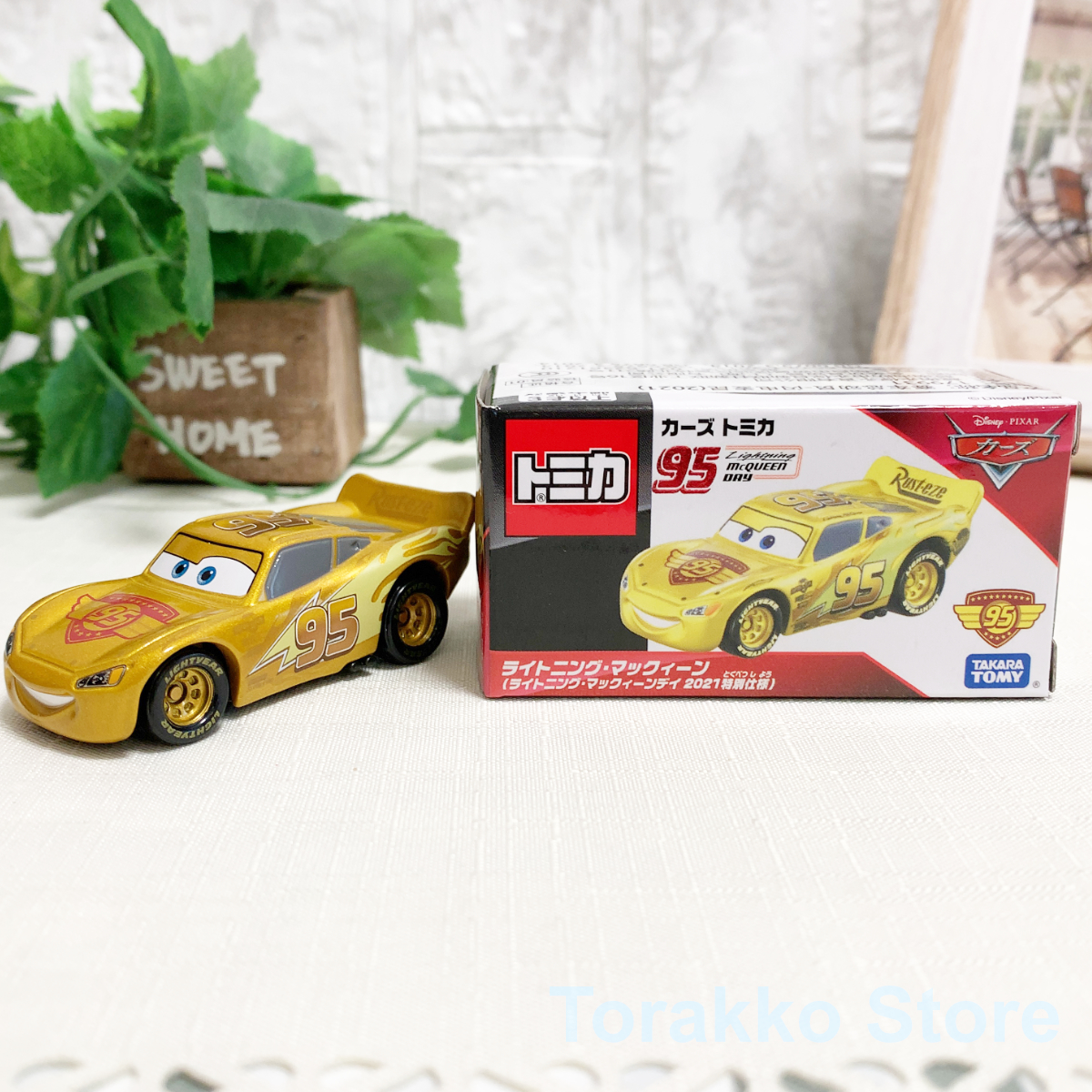 新品・未開封・廃番】カーズトミカ ライトニングマックイーン 新品・未開封・廃番】カーズトミカ ライトニングマックイーン