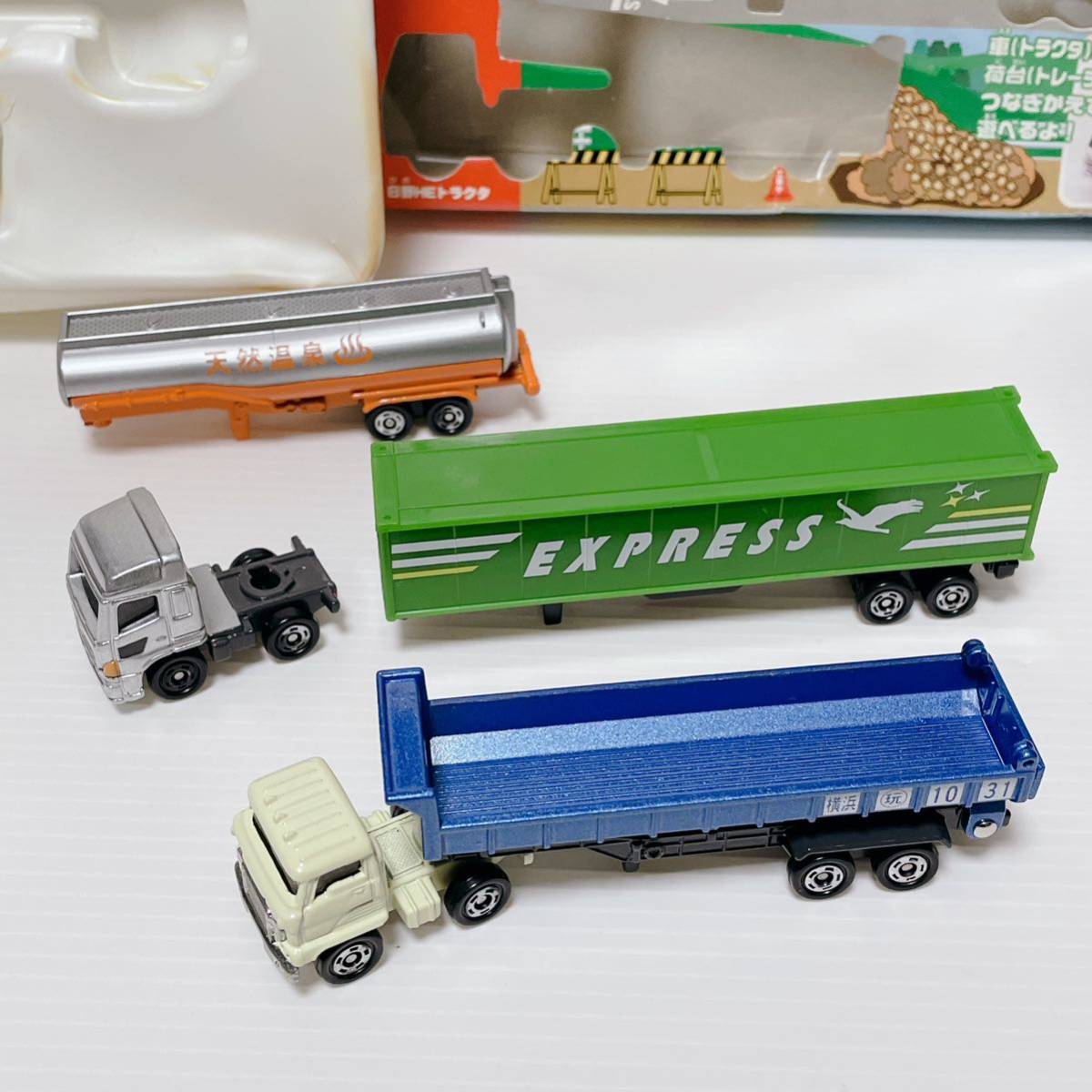 匿名取引・送料無料 絶版 TOMY トミカ つなぎかえて遊べる 匿名取引・送料無料 絶版 TOMY トミカ つなぎかえて遊べる