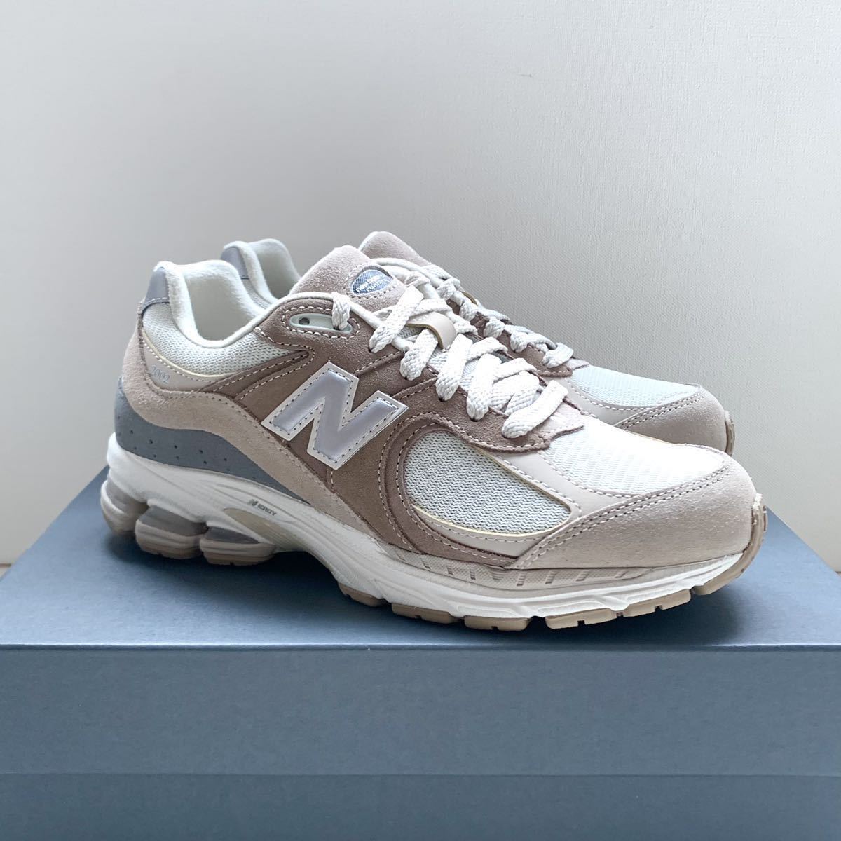 新品 New Balance ニューバランス M2002RSI スエード スニーカー ベージュ 25㎝ レディース M2002R 新作 希少サイズ 送料無料_画像3