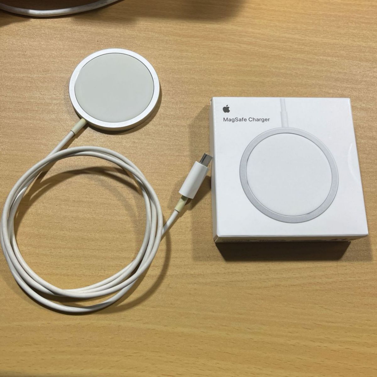 Apple MagSafe充電器 MHXH3AM/A ブランド Apple コード長さ(m Apple MagSafe充電器 MHXH3AM/A ブランド Apple コード長さ(m