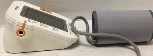 オムロン デジタル自動血圧計 HEM-7000 上腕式血圧計　中古品　2023年製_画像3