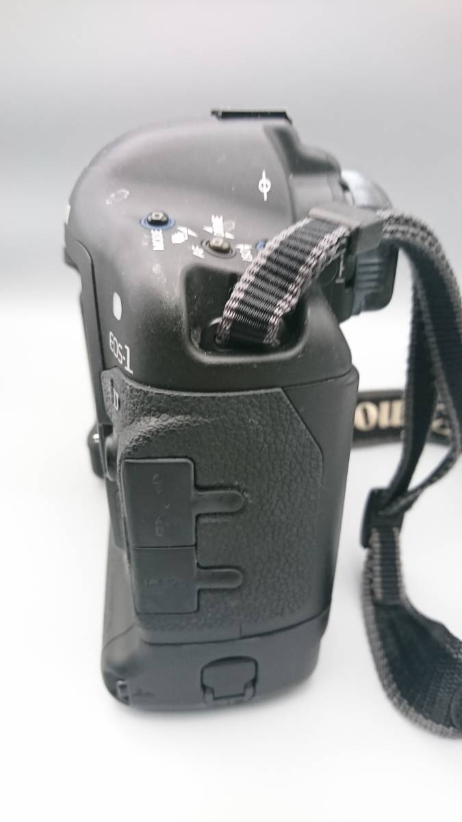 キャノン CANON EOS-1 D DIGITAL デジタル一眼 カメラ 本体 予備バッテリー 動作未確認_画像3