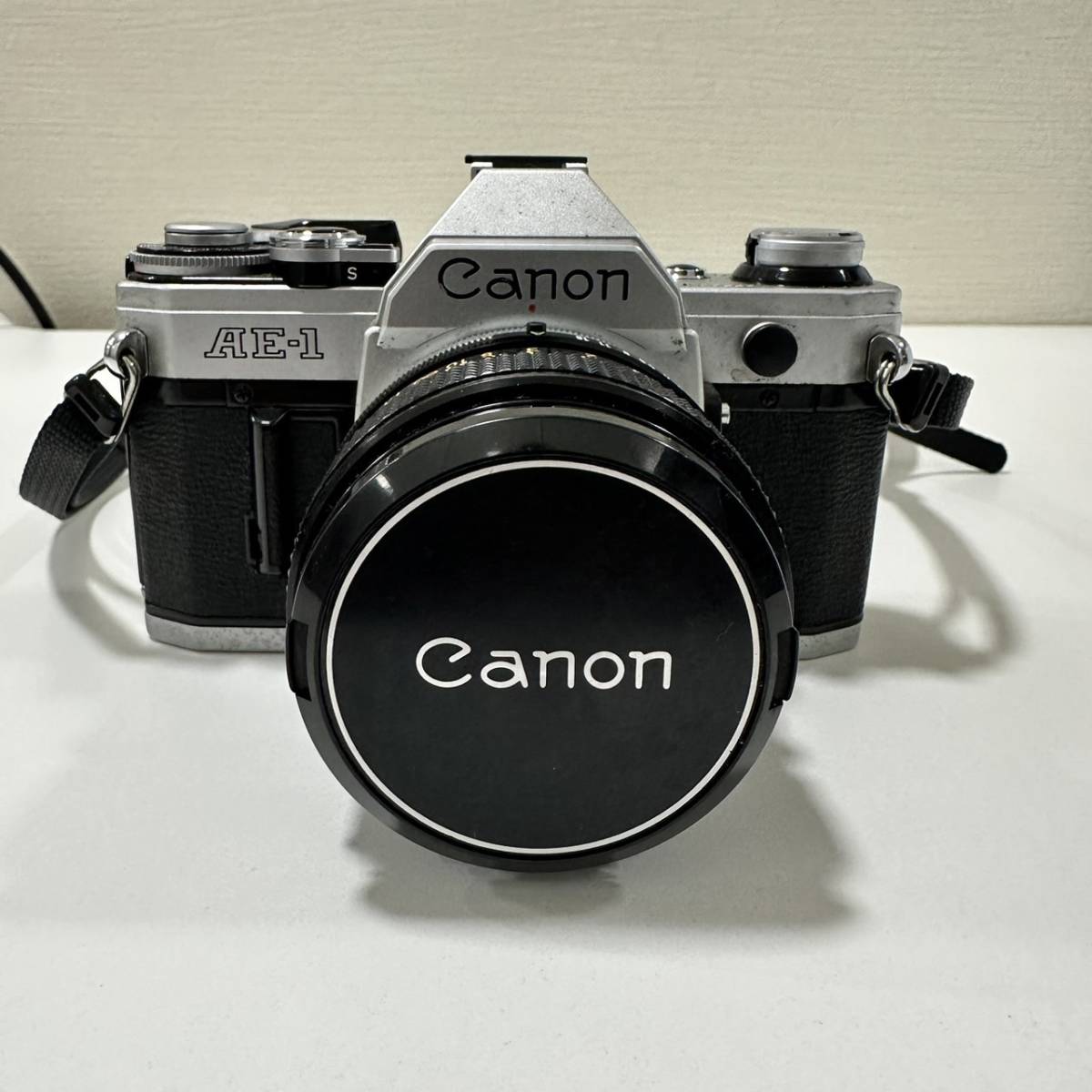 【TOA-2466】1円～ Canon AE-1 キャノン 一眼レフカメラ フィルムカメラ カメラ レンズ FD 50mm 1:1.4 動作未確認 現状保管品_画像1