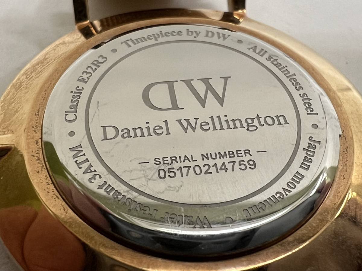 【DK-17745YB】Daniel Wellington ダニエルウェリントン E32R3 クオーツ ゴールド系 箱・バングル有 不動 ジャンク ※箱ダメージ有_画像8