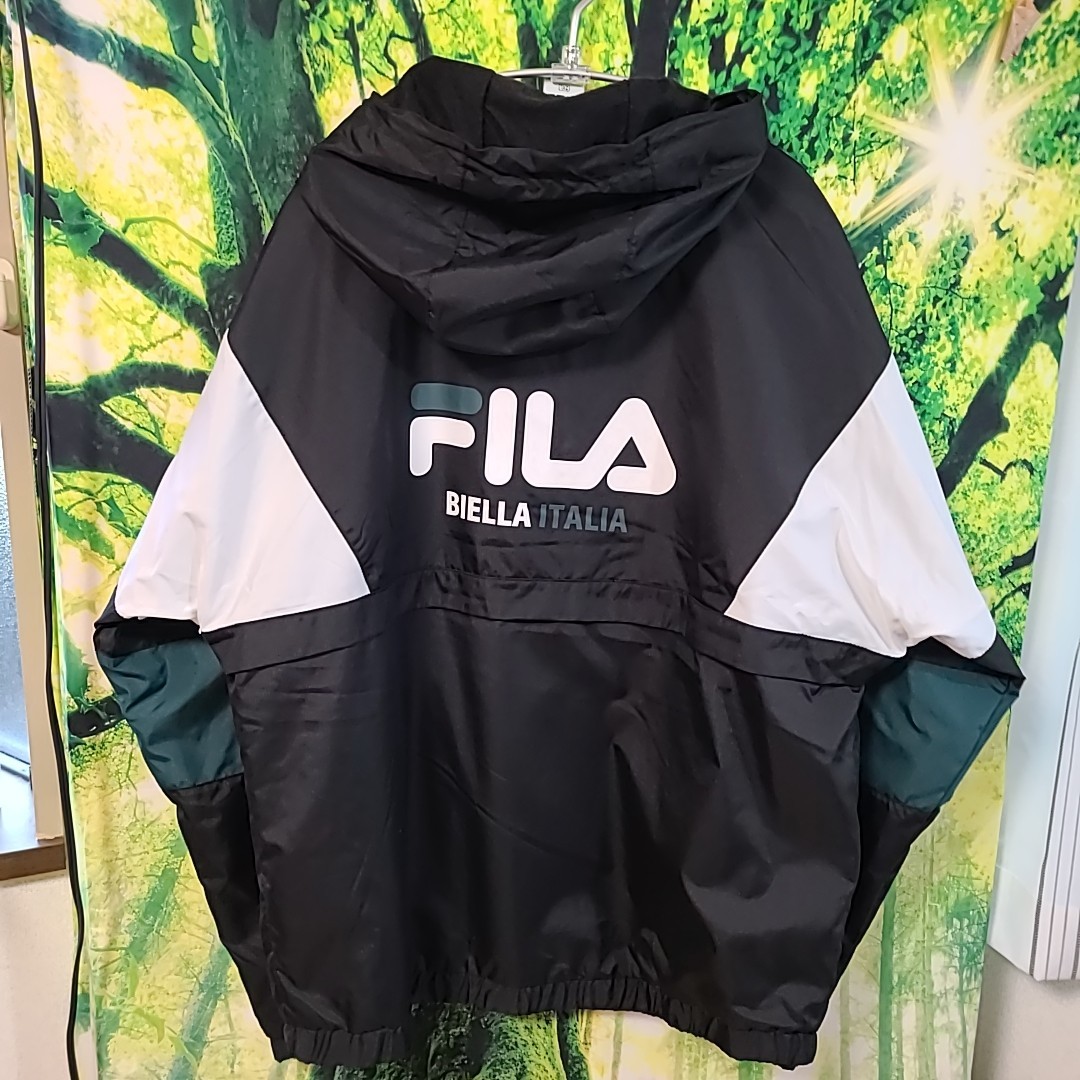 美品 フィラ FILA ナイロンパーカー 保温素材 黒 バックプリント トラックジャケット ジャージ パーカー ナイロンジャケット パーカー XL_画像4