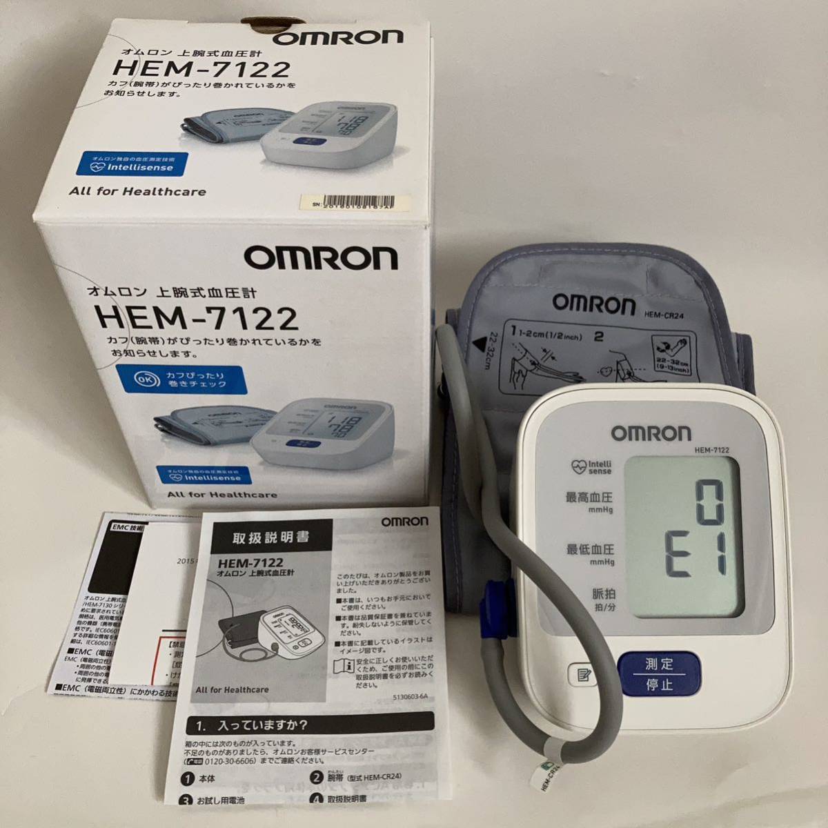 OMRON オムロン 上腕式血圧計 HEM-7122 中古 動作確認済 自動電子血圧計 30回メモリ 健康器具 電池式_画像2