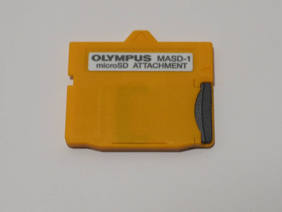 ◆カメラ1873◆ オリンパス MASD-1（microSDカードアダプター）とSDアダプタ と 2GBのmicroSDカード のセット 作動確認済 Used ～iiitomo～_カードを挿入すると、こんなかんじです