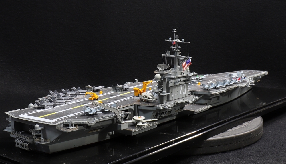 1/700 アメリカ海軍 航空母艦 ＣＶＮ－７３ ジョージ・ワシントン ウォーターラインモデル最新状態精密完成品 （ケース付き） _画像5