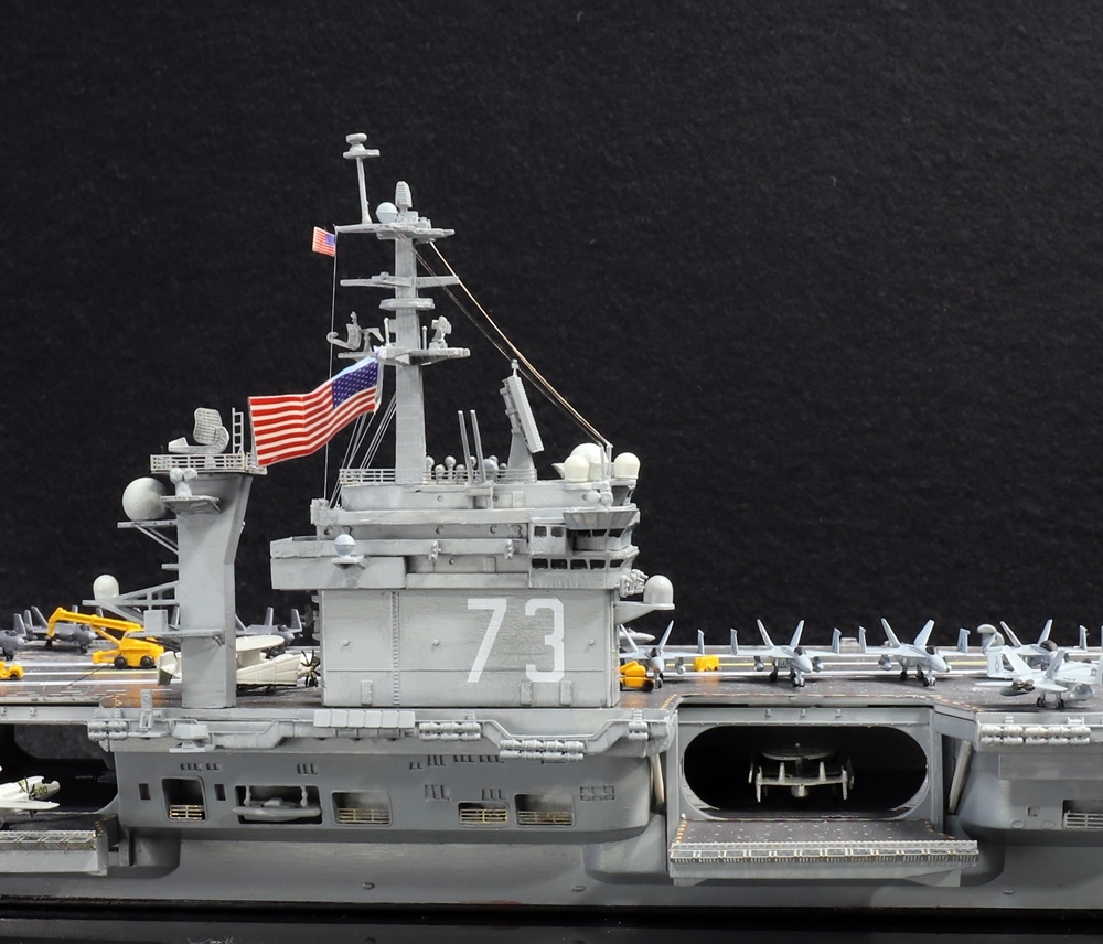 1/700 アメリカ海軍 航空母艦 ＣＶＮ－７３ ジョージ・ワシントン ウォーターラインモデル最新状態精密完成品 （ケース付き） _画像3