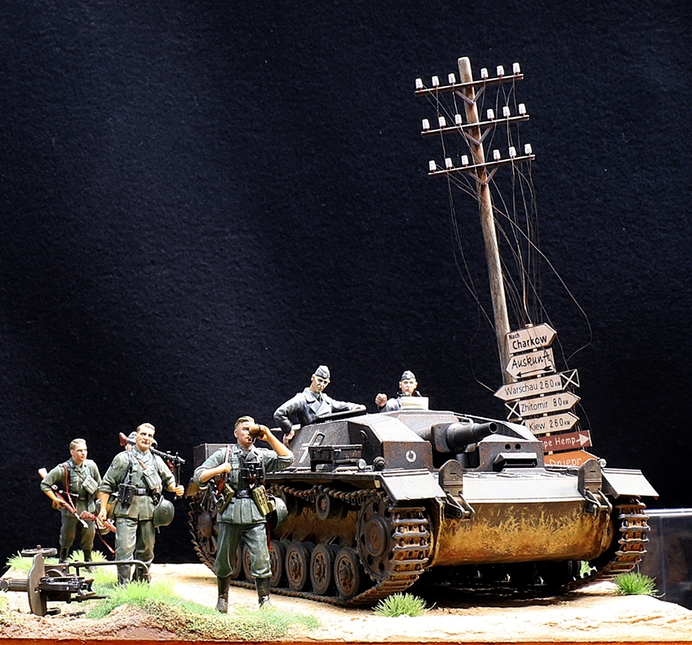 1/35 作品名「行軍」 ドイツ軍 Ⅲ号突撃砲＆歩兵 ジオラマ 制作完成品 作品サイズ（W24cm×D24cm×H24cm）_画像2