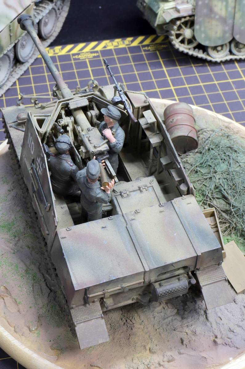 1/35 ドイツ陸軍 マーダーⅡ自走砲・円形ジオラマ 制作完成品 作品サイズ（直径190ｍｍ 高さ110ｍｍ）_画像9