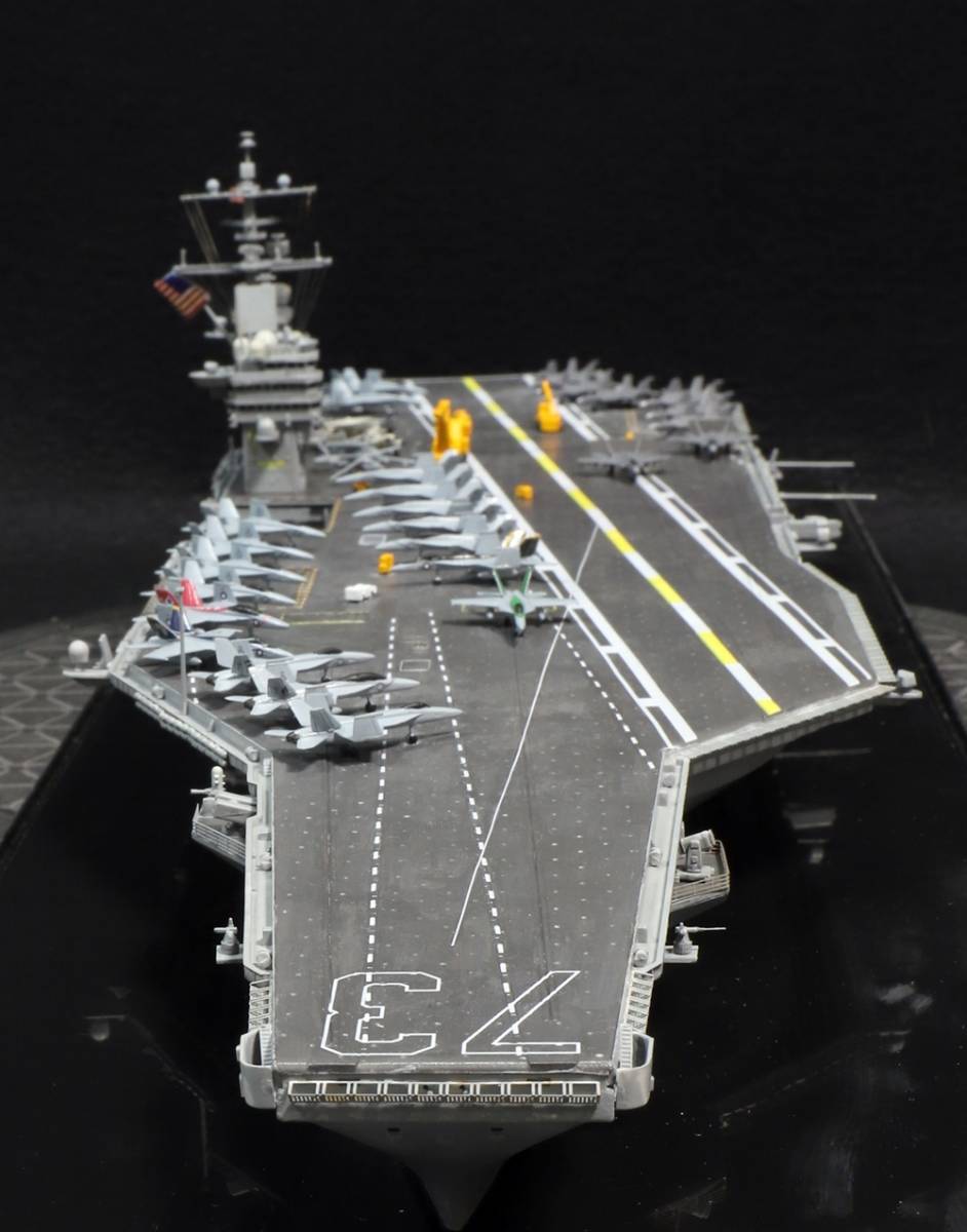 1/700 アメリカ海軍 航空母艦 ＣＶＮ－７３ ジョージ・ワシントン ウォーターラインモデル最新状態精密完成品 （ケース付き） _画像1