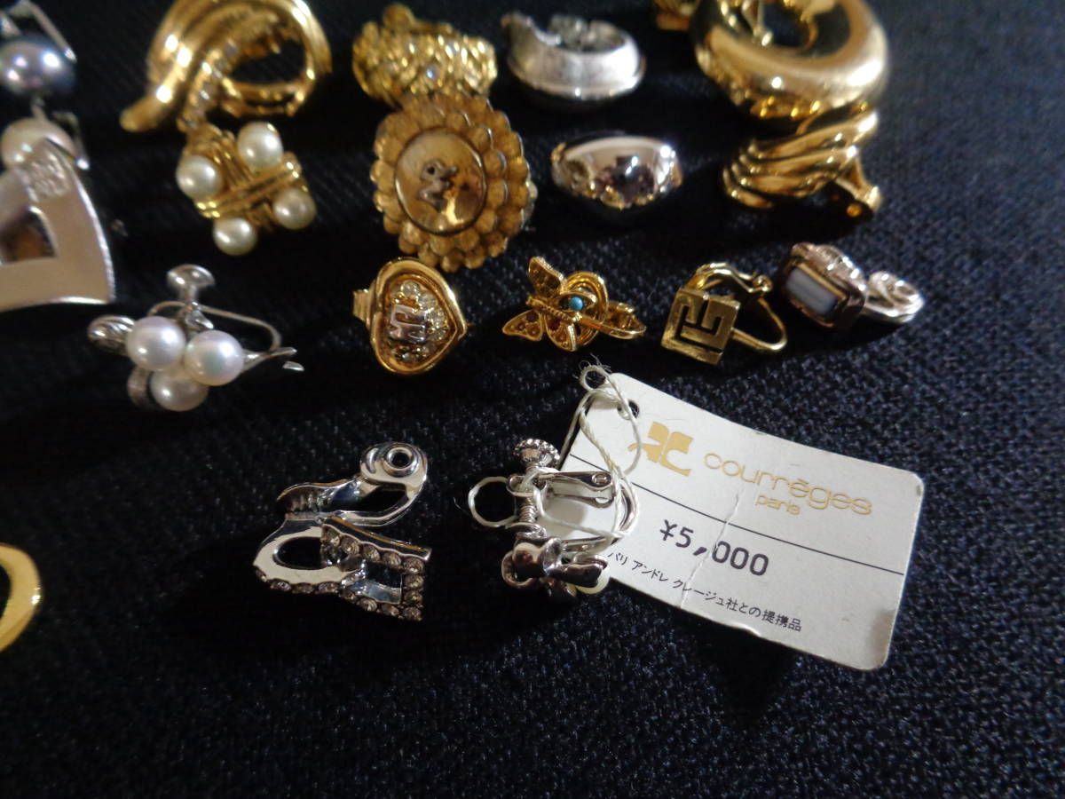 ＊100円～【訳あり】Christian Dior/NINA RICCI/Courreges/GIVENCHY/MIKIMOTO/他 有名ブランド 片方イヤリング26点&ピアス6点 32点＊M-90_画像6