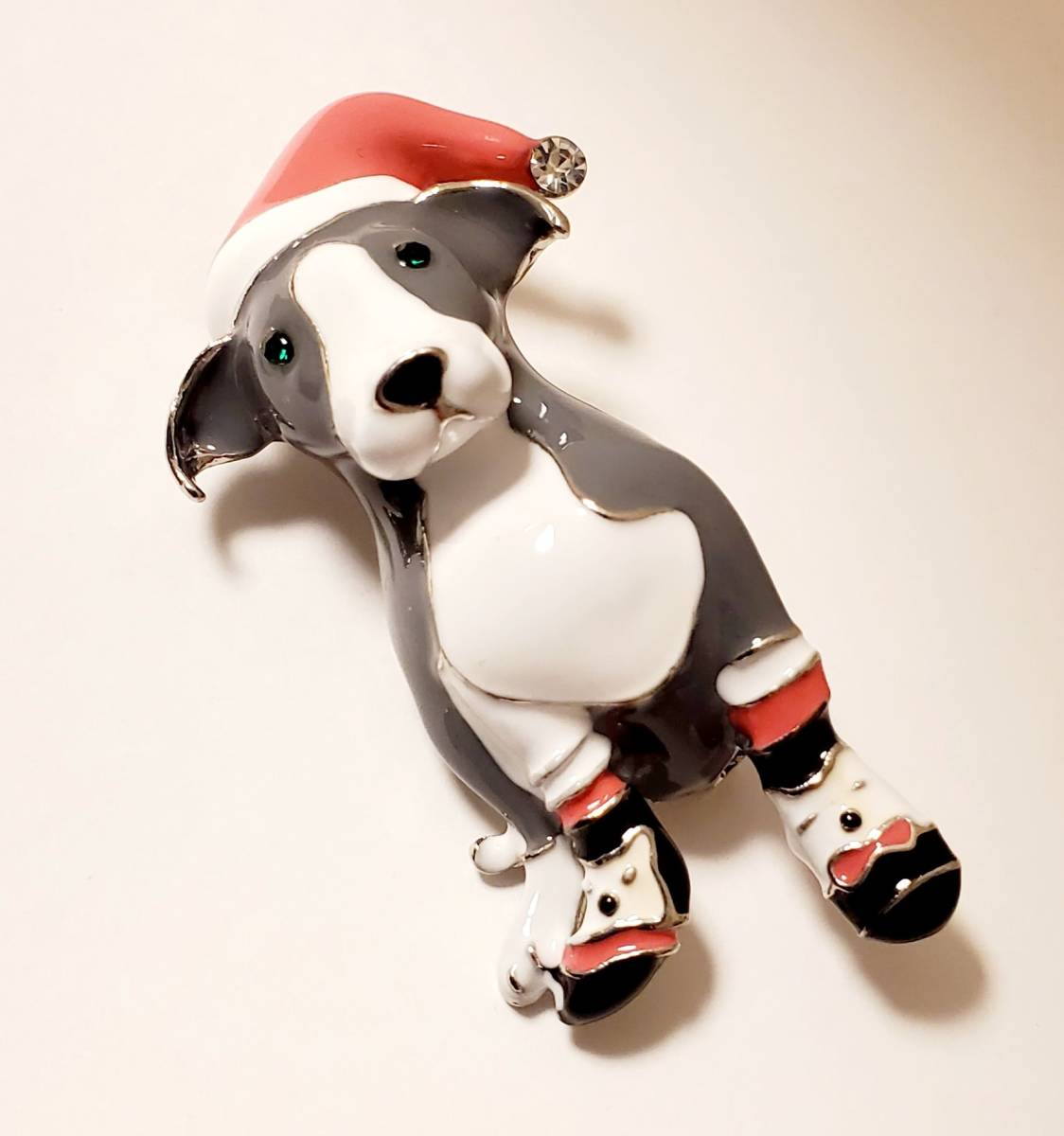 犬の雑貨　犬のブローチ　赤い帽子の犬　グレー　ペンダント兼用　サンタクロース　クリスマス　犬の雑貨　HANAKO_画像5