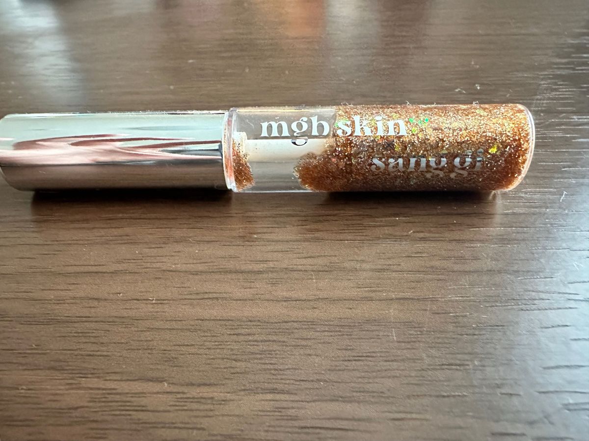 メグットビューティー　mgb skin GLITTER EYES gold メイク