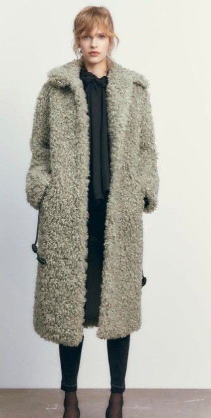 新品タグ付き ZARA ザラ ロングブークレコート プードルコート 新品タグ付き ZARA ザラ ロングブークレコート プードルコート