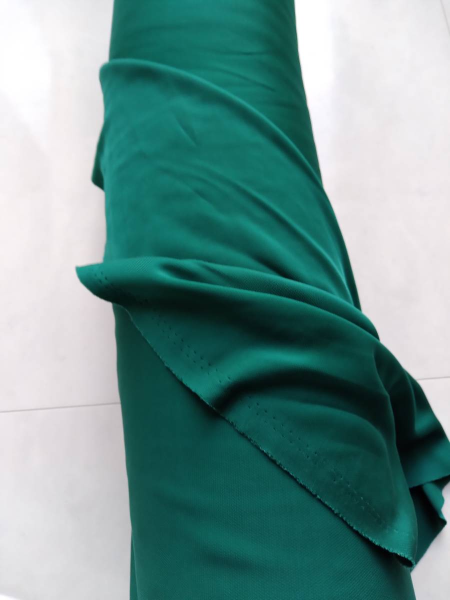 箱一杯分の約90cm巾緑色の布_生地感アップ
