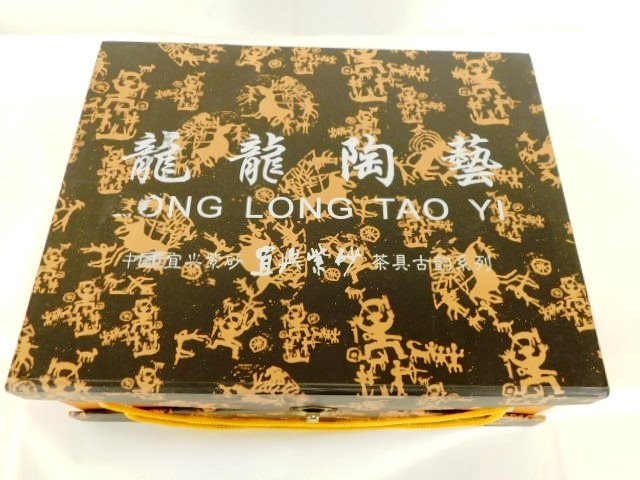 M606★龍龍陶器 急須 湯呑み 茶托 茶器セット 食器 茶具 美品　印あり【中國宜興○○】 箱入り青花大寛皿 「五帝」★送料690円〜_画像4