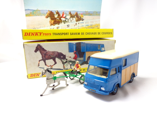 DINKY TOYS 571 TRANSPORT SAVIEM DE CHEVAUX DE COURSES ディンキー トランスポート サヴィエム 競走馬 （箱付）_画像1