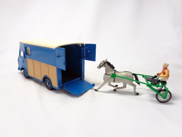 DINKY TOYS 571 TRANSPORT SAVIEM DE CHEVAUX DE COURSES ディンキー トランスポート サヴィエム 競走馬 （箱付）_画像6