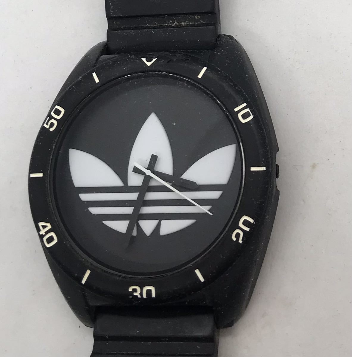 123-0031 adidas アディダス 腕時計 ラバーベルトブラック 電池切れ 動作未確認_画像1