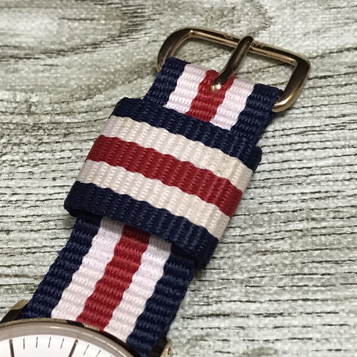 147-0989 Daniel Wellington ダニエルウェリントン Classic O36R3 レディース腕時計 ナイロンベルト 電池切れ 動作未確認_画像3