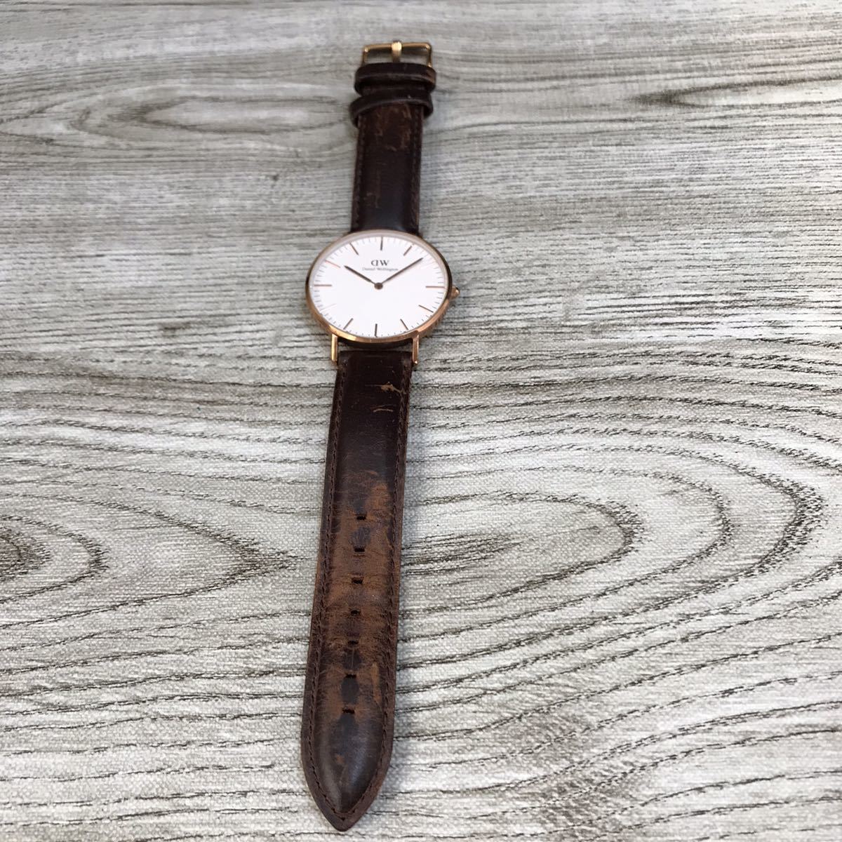 168-0601 Daniel Wellington ダニエルウェリントン B14 メンズ腕時計 レザーベルト ブラウン 電池切れ 動作未確認_画像2