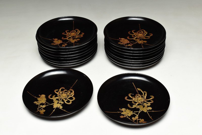 【蔵A2445c】木製黒塗蒔絵花文　木皿　菓子皿　十八客