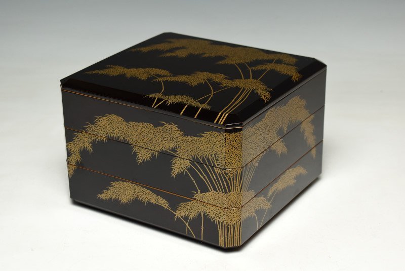 【蔵A2875】木製金縁蒔絵竹笹鶴文　菓子重　重箱　三段重　木箱