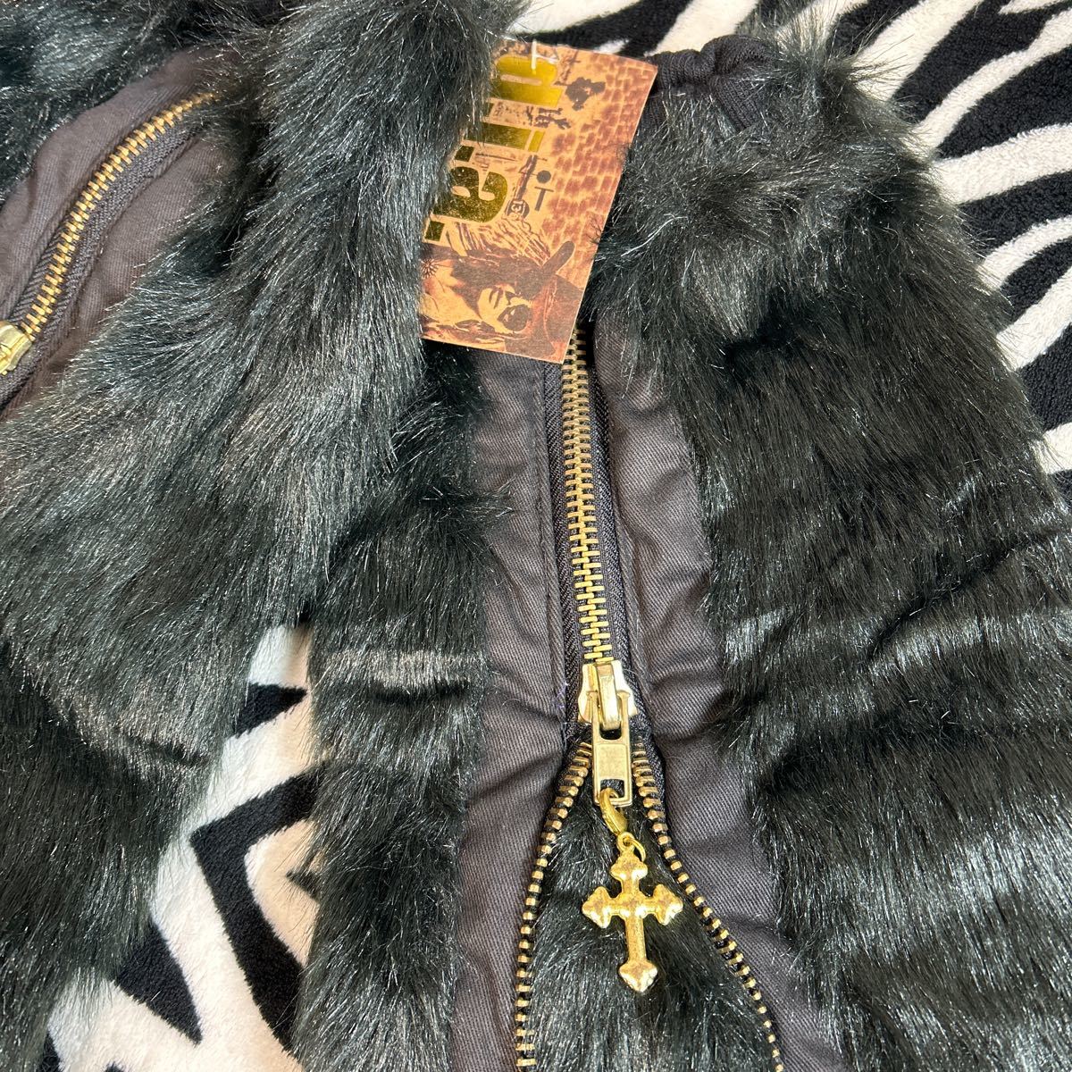 d.i.a black fur leg unused tag attaching 